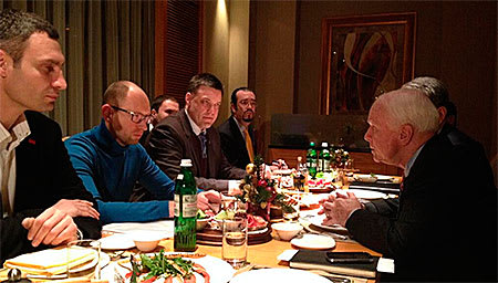 КИЕВ. Сенатор Джон Маккейн встретился с лидерами украинской оппозиции - Kavkazcenter.com