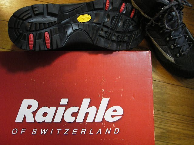 何故ライケルというスイスのメーカーの登山靴を買わねばならんのだ 