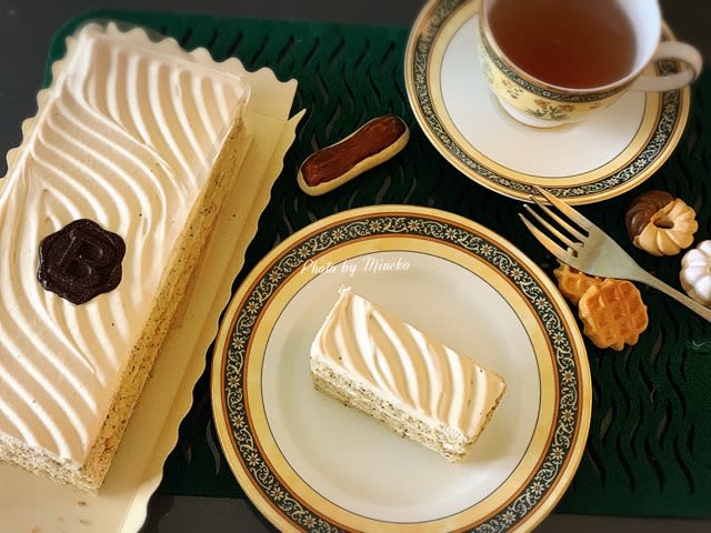 チョコレートケーキ半額の日にロイヤルミルクティーケーキ＠八王子・パティスリーヴィヴィエンヌ - コダワリの女のひとりごと