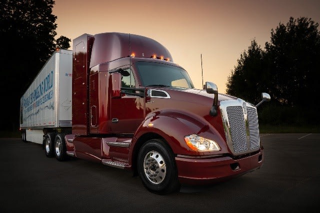 アメリカの大型トラックは大きい イタグレと暮らす戌年男のブログ