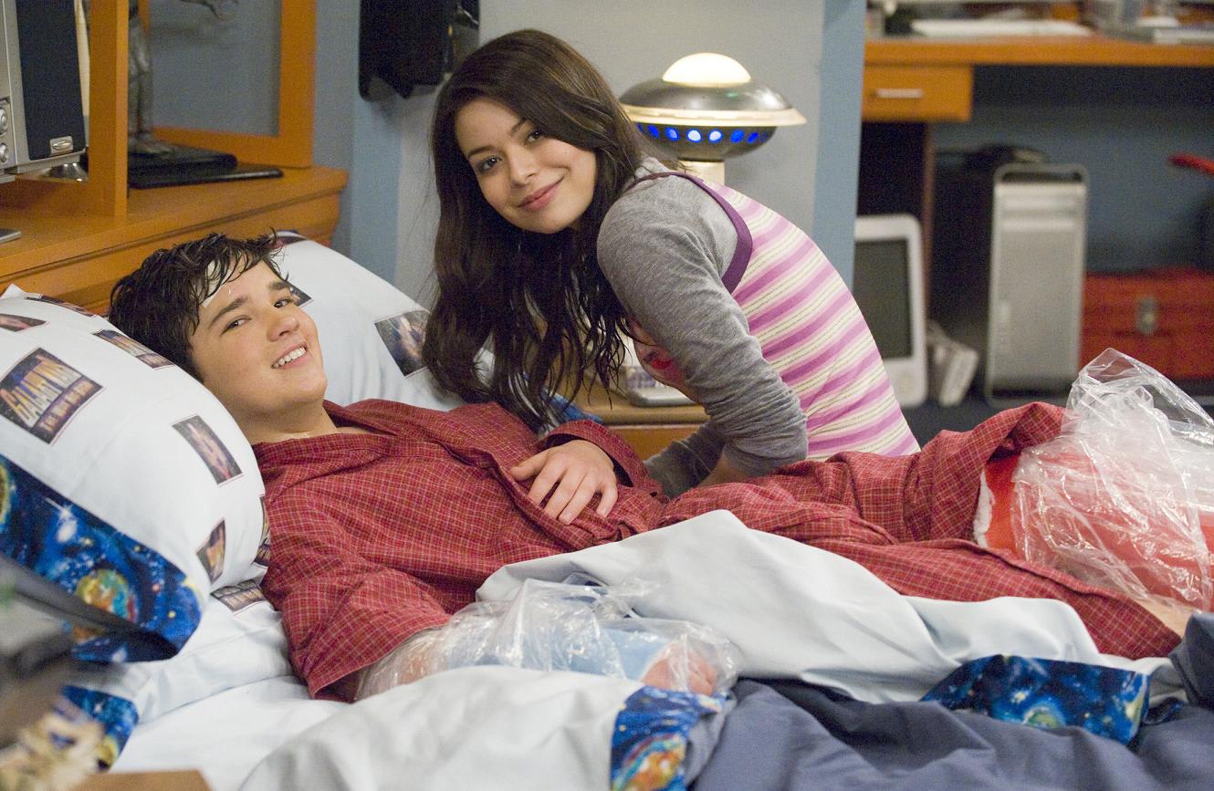 Miranda Cosgrove Icarly Season 3 Isaved Your Life Stills Favorite Celebrity Pictures
