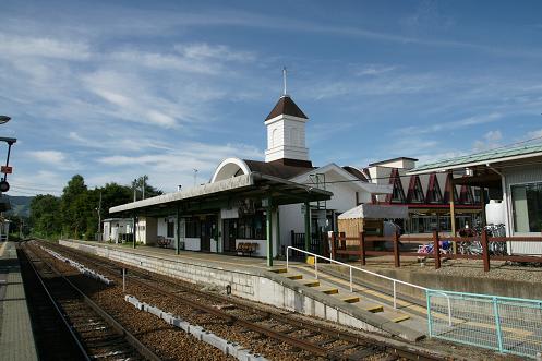 ｊｒ小海線 野辺山駅の標高は１３４５ ６７ｍ にわとりトシ子の 君の瞳に恋してる
