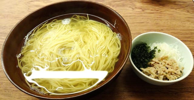 Weekendの麺処巡り ふくぼく で 澄まし麺 醤油まぜ麺 塩哲の色不異空