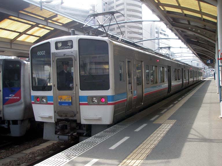 Jr四国 6000系電車 香川県内のみで活躍する異端車両 Makikyuのページ
