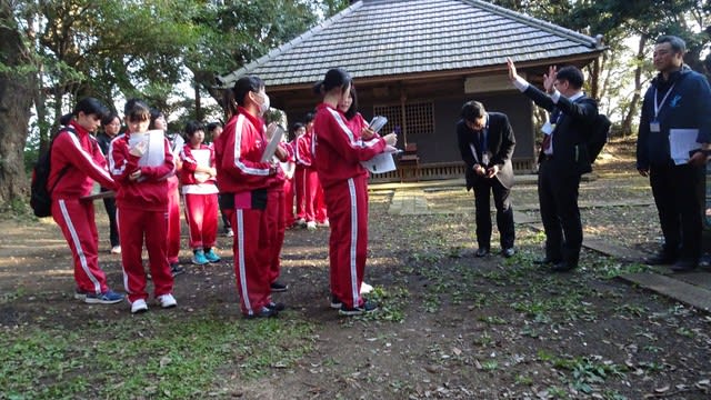 潮来高校生の島崎城跡見学会 が開催されました 島崎城跡を守る会 茨城県潮来市に残る 室町時代中期に築城された島崎城跡の環境整備ボランティア 活動記録