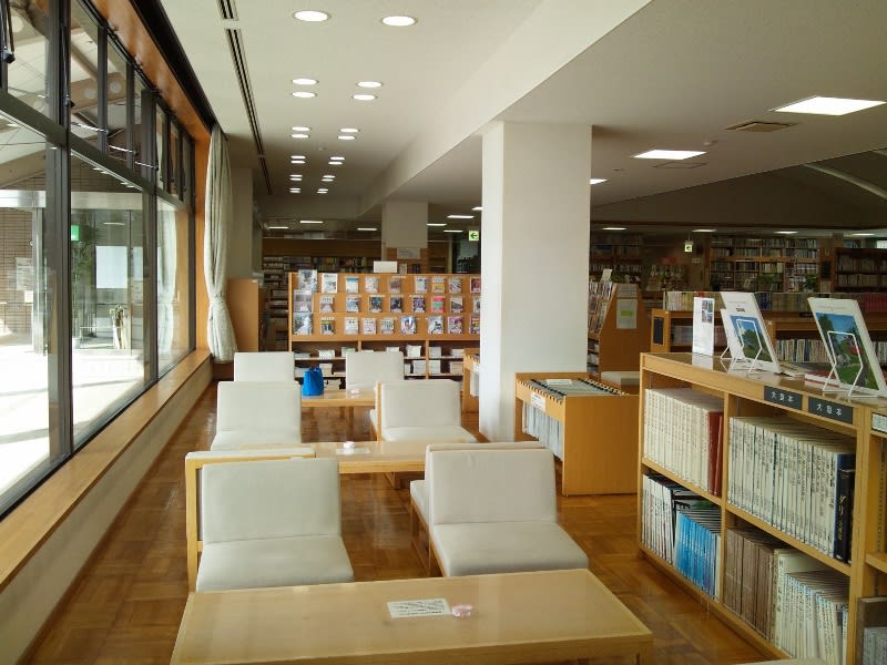 丹波市立中央図書館の自習室