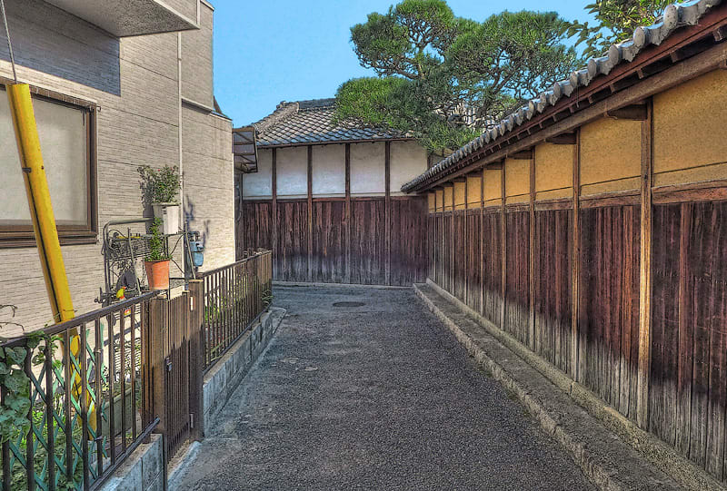 尺土駅北側の路地/奈良県葛城市尺土,お屋敷の塀,HDR写真,画像 美しい星 尺土駅北側の路地/奈良県葛城市尺土,お屋敷の塀,HDR写真,画像 美しい星