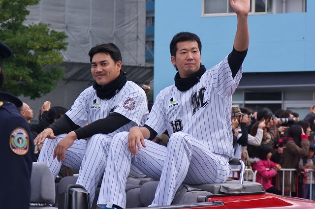 2010年11月21日:千葉ロッテマリーンズ優勝パレード - 飛行機さ 2010年11月21日:千葉ロッテマリーンズ優勝パレード - 飛行機さ