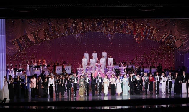 宝塚歌劇100周年 夢の祭典 時を奏でるスミレの花たち ライブ中継で堪能 アッパレじゃ