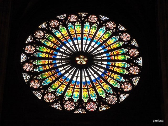 ストラスブール大聖堂 直径１３ｍのバラ窓 眼鏡をかけた皇帝 天才建築家のユーモア 新イタリアの誘惑