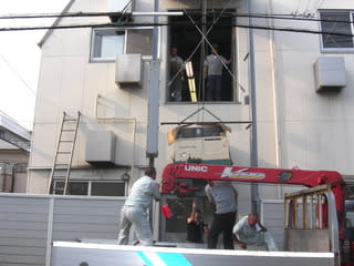 機械搬入①