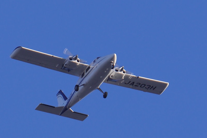 飛行機 Ja3h 双発プロペラ機は すぐ近くにある世界 野鳥 昆虫 航空機などの写真
