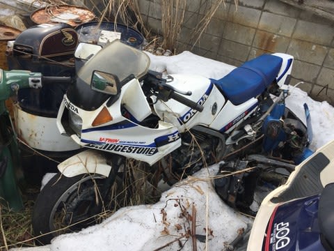 解体屋さんにバイクが入ったと コンロッド函館 函館山sp