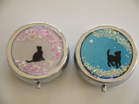 五重の塔 白猫 レジン ブローチ