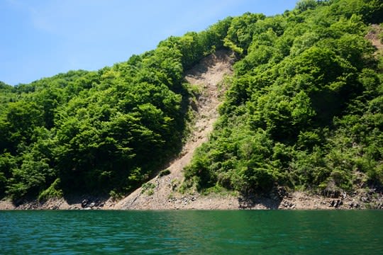 御母衣湖の廃道