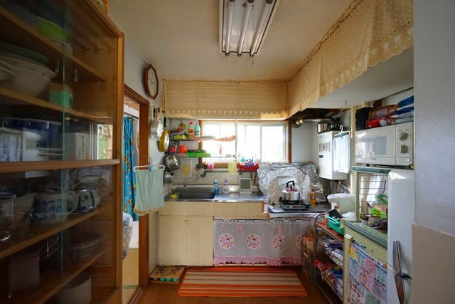 池島炭鉱の現役の炭鉱アパートの部屋