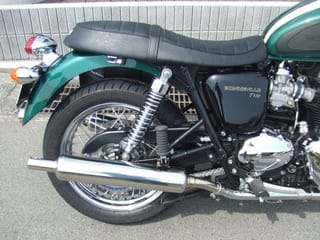 ボンネビルT100をシート加工で足付き性を良くしてみました - TRIUMPH ...