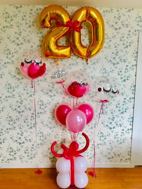 二十歳の誕生日のお祝いに数字のバルーンをプレゼント バルーンギフトはバルーンコネクション お問い合わせa Balloonconnection Jp