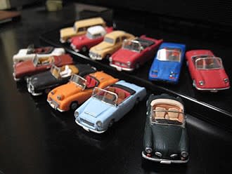 ハンドメイドミニカー12台 - ねんど村、村長室