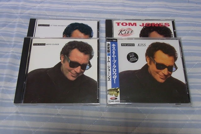 同じ内容なのにタイトルが違う At This Momentとmove Closerの謎 Tom Jones Family Japan 同じ内容なのにタイトルが違う At This Momentとmove Closerの謎 Tom Jones Family Japan
