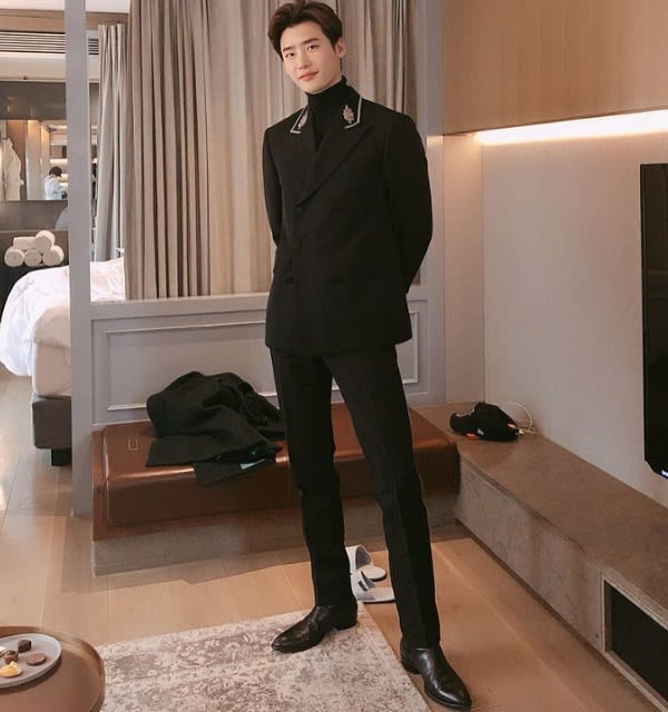 イ ジョンソク インスタグラムに完ぺきなスーツ姿を 韓流 ダイアリー ブログ
