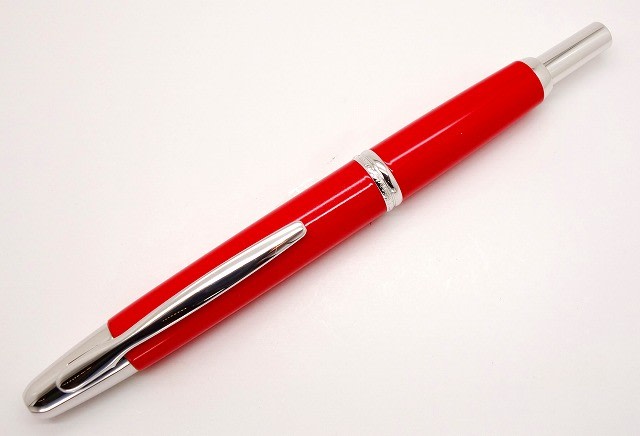 売り出し新作 パイロット　キャップレス 万年筆 2022年限定カラー コーラルレッド 筆記具