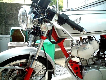ホンダ モンキー純正タンク用キャップ・社外互換品 - 真っ赤な ホンダ モンキー純正タンク用キャップ・社外互換品 - 真っ赤な