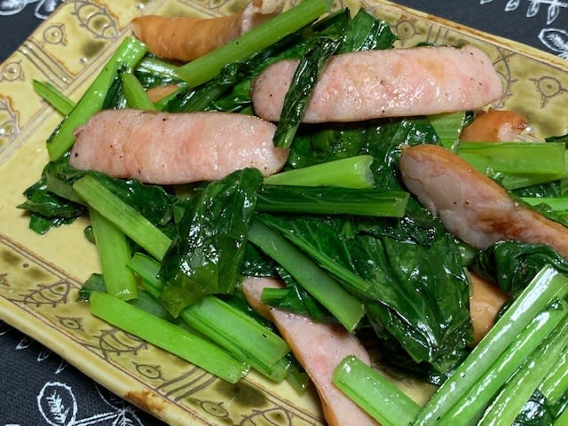 簡単緑黄色野菜料理 ウインナーとしゃっきり小松菜の炒め物 毎日がうまいもん祭り
