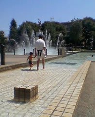 青戸 平和公園で水遊び 子育てって大変