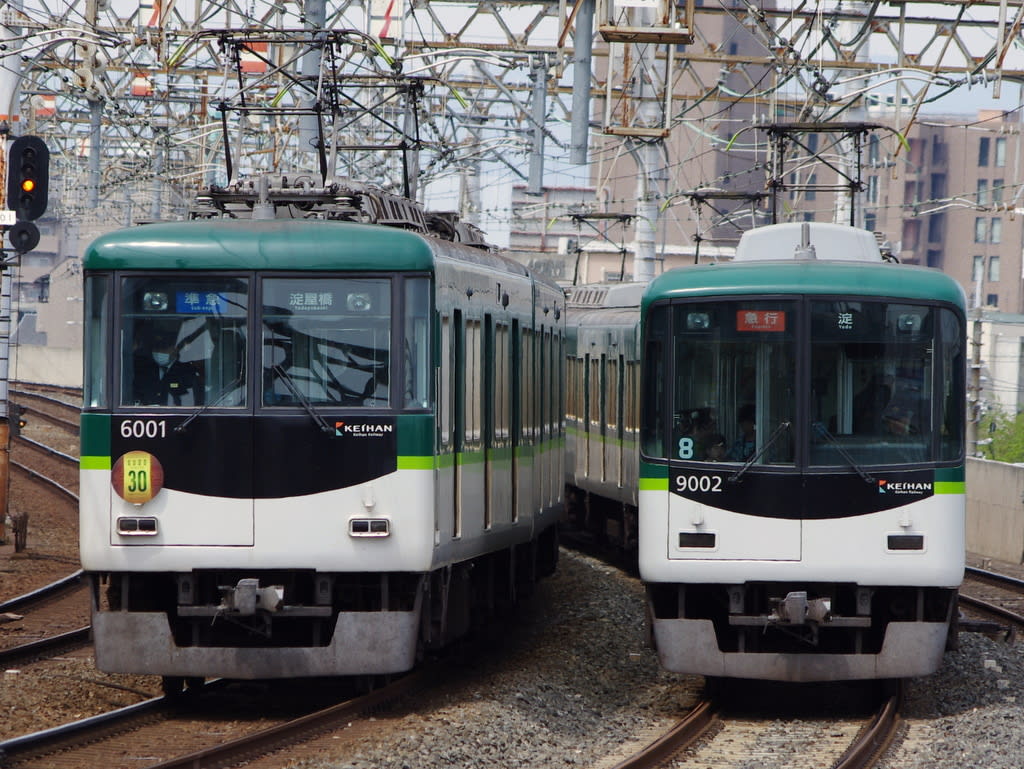 京阪9000系「急行」淀行きと6000系 京阪9000系「急行」淀行きと6000系