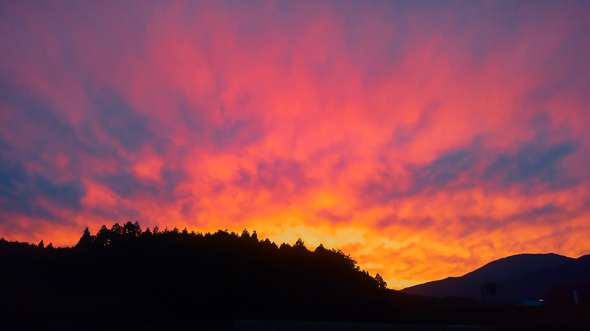 里の夕焼け空の写真