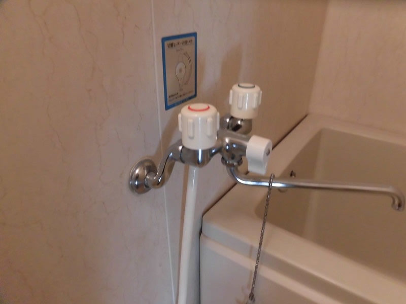 千葉県市川市 ＩＮＡＸからＴＯＴＯ 浴室シャワー水栓 ２ハンドル壁