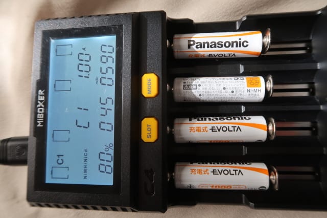 ニッケル水素電池の充電にSANYOの古い充電器を使っていたが、適合しないことがわかって慌てた (2018/12/25) -  ＥＬＦじ～さんのほっつきある記（キャンピングカー アラモのたび）