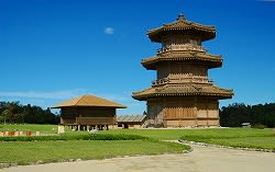 この公園にある鞠智(きくち)城再建の勇姿