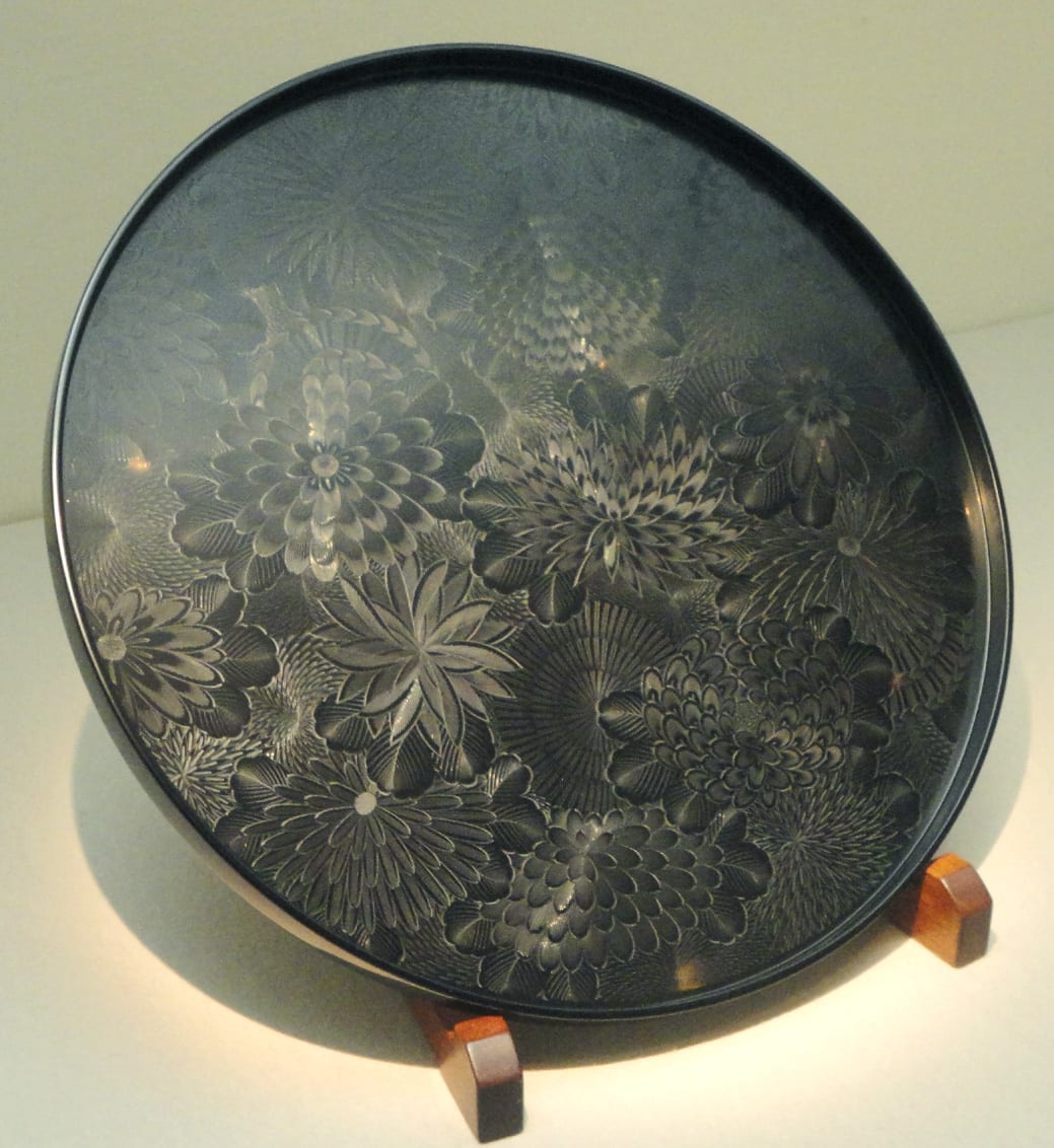 輪島塗　人間国宝　小森邦衛　沈黒菊文　丸盆 輪島塗 人間国宝 小森邦衛 沈黒菊文 丸盆