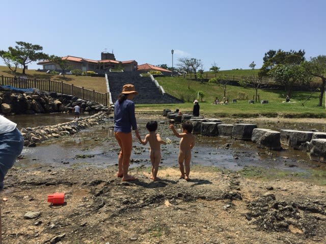 子供 水遊び 裸 竹の学校 | 日比野拓 NOTE