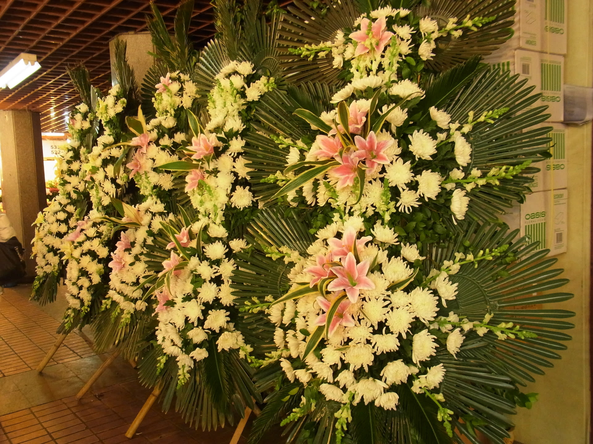 韓国のお葬式スタンド花 Mooi Bloem Cooのhappy Flower Days