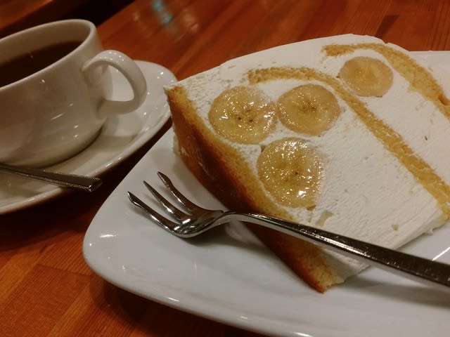 渋谷 紅茶の名店でバナナと生クリームのハーモニー Sweets Little Rock Roller