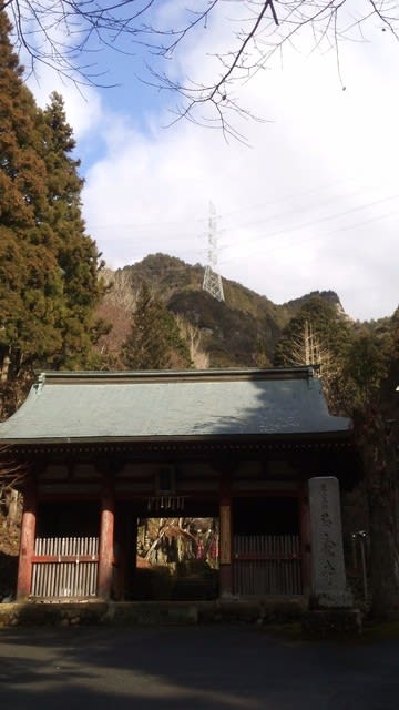 穿たれた山頂 岩屋城址から石戸山 波打ち際からてっぺんへ 穿たれた山頂 岩屋城址から石戸山 波打ち際からてっぺんへ