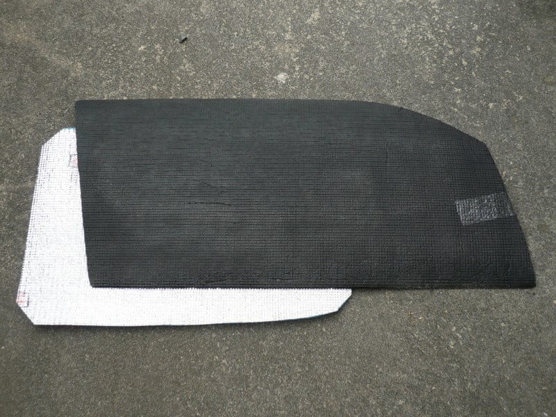 車中泊の目隠し板を 黒くしました 3c三昧 車中泊の目隠し板を 黒くしました 3c三昧