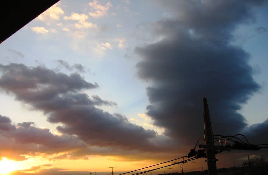 不思議な雲の形広がる空 東京から発信 日本 世界 ブログの中でプチ旅行