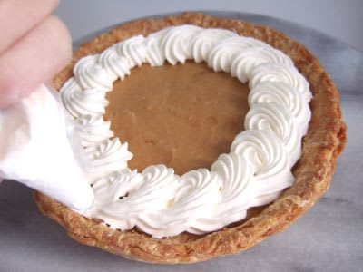 12年2月レギュラーメニュー バタースコッチ クリームパイの製作工程 ８presents Cake Circle のおしらせ