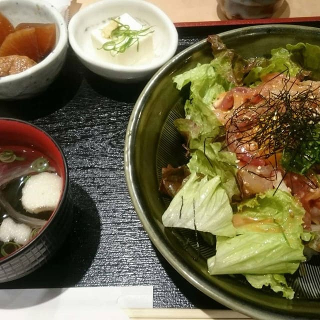 和たなべやの海鮮丼