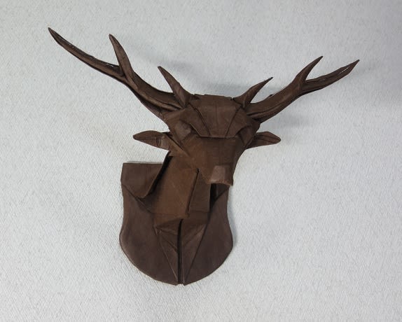 鹿の剥製―ハンティング・トロフィー - 折紙時代