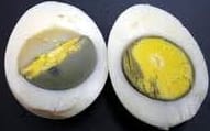 黒い 黄身 ゆで 卵