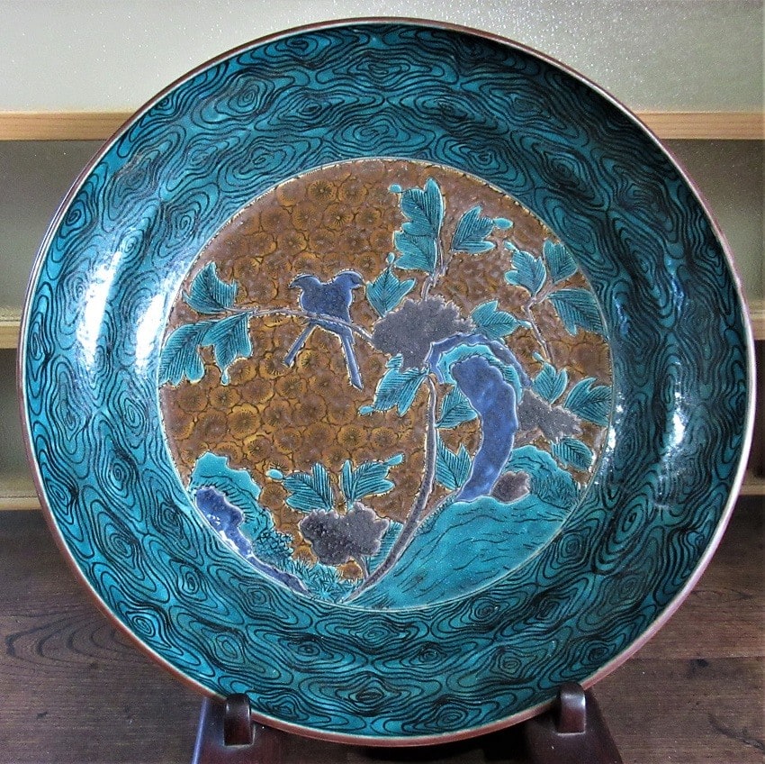 送料込★朱牡丹鳥図十角大皿 29cm【白磁、木製皿立て付、展示品】L06