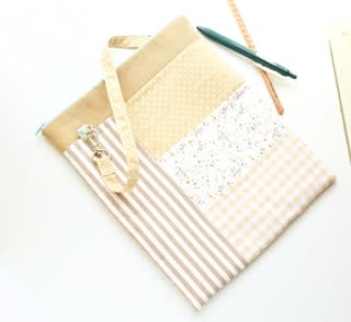 タブレットケース ｋｏｍｉｈｉｎａｔａ の手作り 布小物