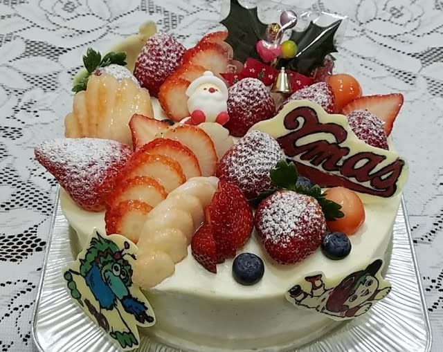 毎日クリスマスケーキ３個目 広島カープ きゃらめるくりぃむ でホッと一息