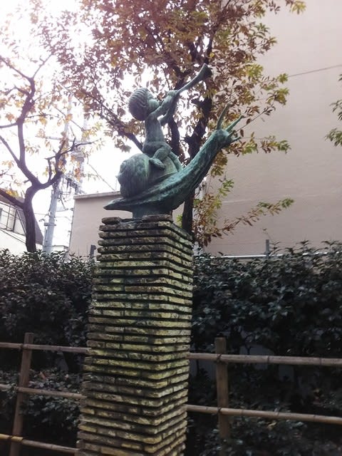 イルカ 少年 銅像 ２３区銅像