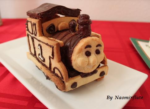 2歳のアンパンマンバースデーケーキ 立体トーマスクッキー オーケストラな食卓 2歳のアンパンマンバースデーケーキ 立体トーマスクッキー オーケストラな食卓